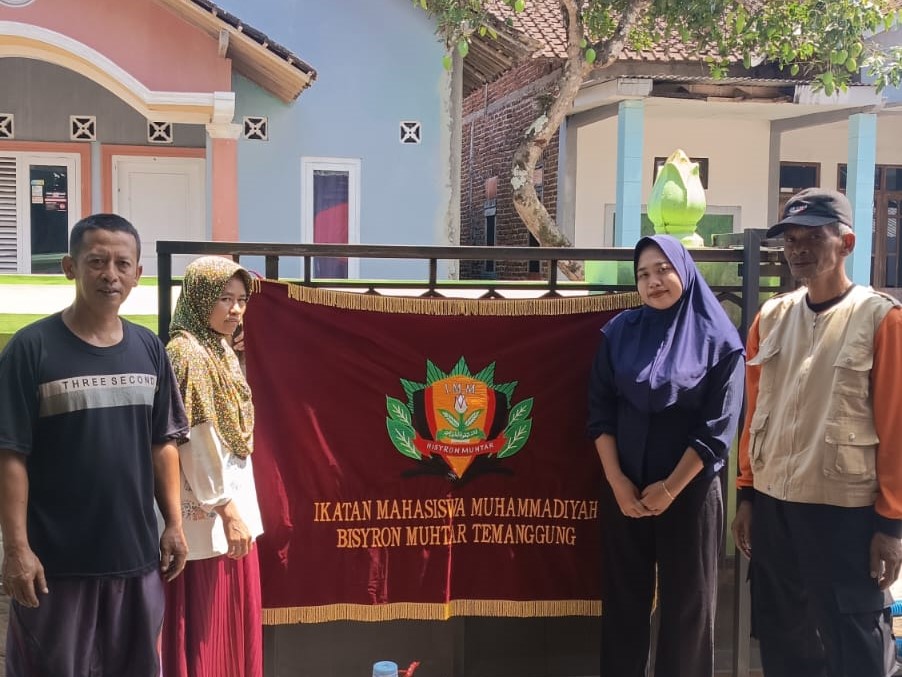 Atasi-Kelangkaan-Air-IMM-Bisyron-Muhtar-AKMT-Terjunkan-Bantuan-ke-Desa-Tepusen1